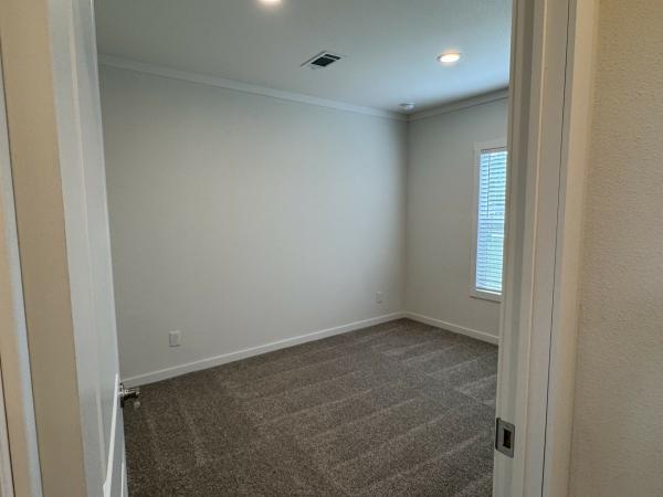 2026 Clayton 32DEV28563A (4br) Mobile Home