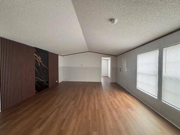 2015 LH167232A  Home