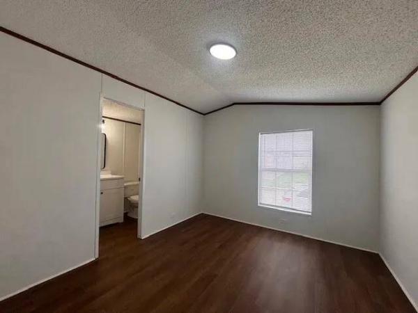 2015 LH167232A  Home