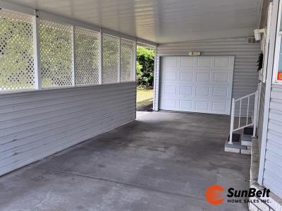 Photo 2 of 39 of home located at 116 Pine Ridge Drive Leesburg, FL 34788