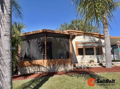 Photo 2 of 27 of home located at 2491 Lakeside Drive Leesburg, FL 34788