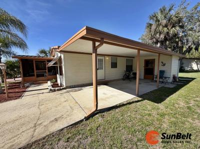 Photo 3 of 27 of home located at 2491 Lakeside Drive Leesburg, FL 34788