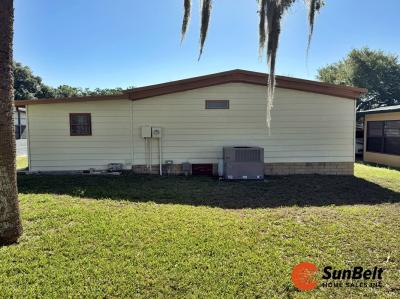 Photo 4 of 27 of home located at 2491 Lakeside Drive Leesburg, FL 34788