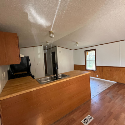 Photo 2 of 8 of home located at 103 E Apple Blossom Ln Wellington, KS 67152