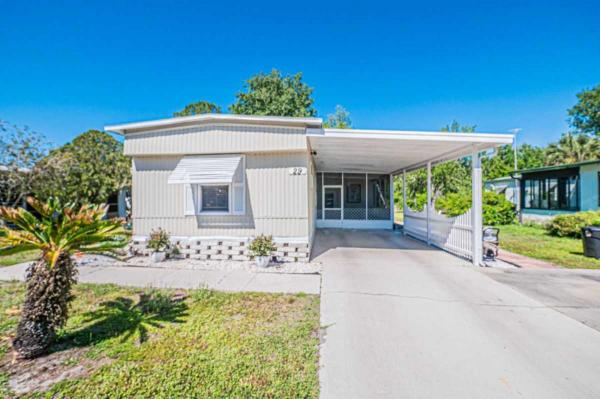 Photo 1 of 2 of home located at 29 Rose Drive Fruitland Park, FL 34731