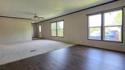 Photo 5 of 40 of home located at 235 Hillview Ln Bloomfield, KY 40008