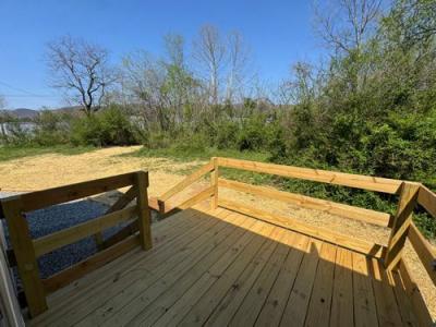 Photo 4 of 11 of home located at 149 Powell Valley School Lane Speedwell, TN 37870