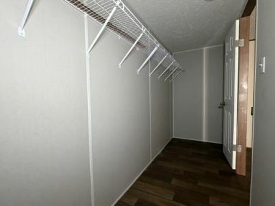 Photo 4 of 26 of home located at 6928 Landstar Dr Louisville, KY 40272