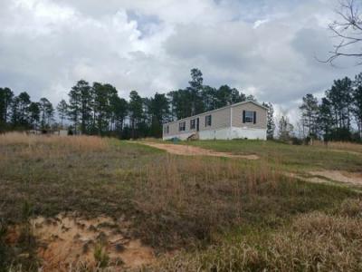 Photo 2 of 6 of home located at 499 Gulf Camp Rd Lumberton, MS 39455