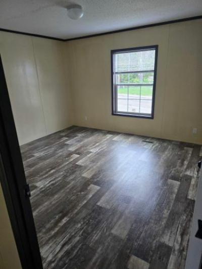Photo 2 of 17 of home located at 1511 Bryan Ave Auburn, IN 46706