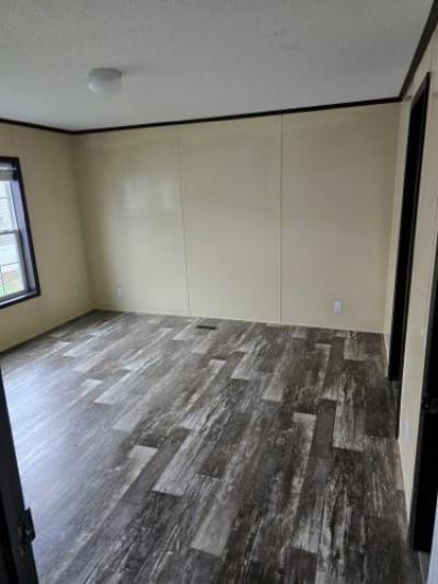 Photo 4 of 17 of home located at 1511 Bryan Ave Auburn, IN 46706