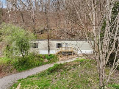 Photo 3 of 15 of home located at 183 Pine Branch Rd Grays Knob, KY 40829