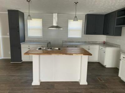 Photo 3 of 13 of home located at 14 Woodland Park Rd Waverly, OH 45690