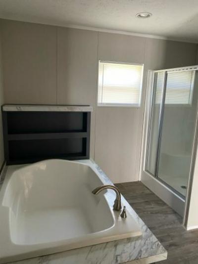 Photo 5 of 13 of home located at 14 Woodland Park Rd Waverly, OH 45690