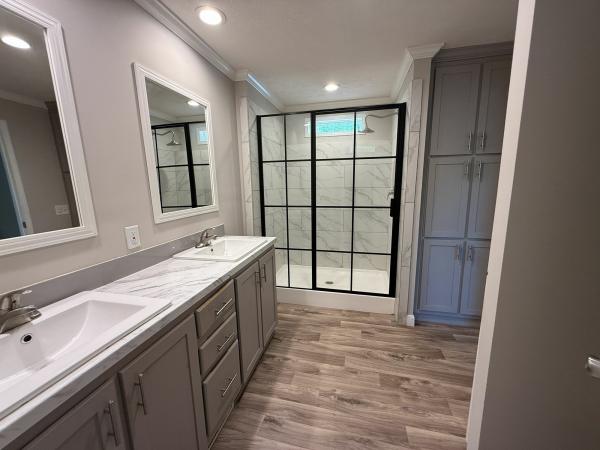2024 270PH1676 Manufactured Home
