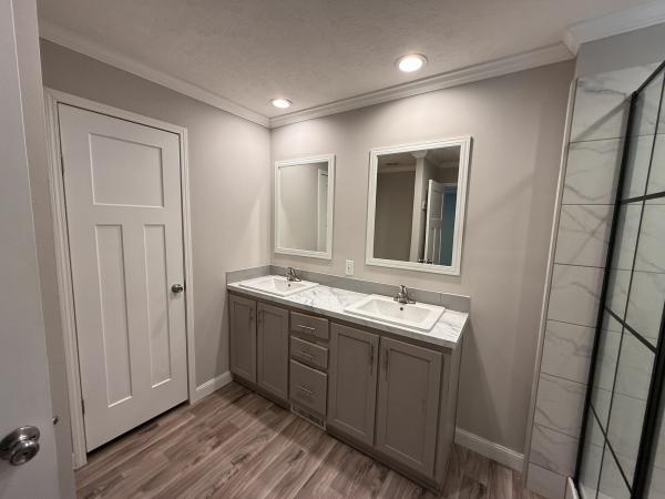 2024 270PH1676 Manufactured Home