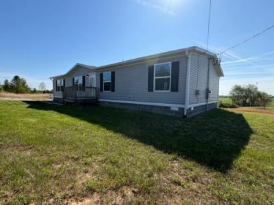 Photo 3 of 27 of home located at 1119 Stanley Allen Dr Vine Grove, KY 40175