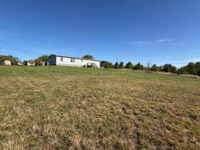Photo 5 of 27 of home located at 1119 Stanley Allen Dr Vine Grove, KY 40175