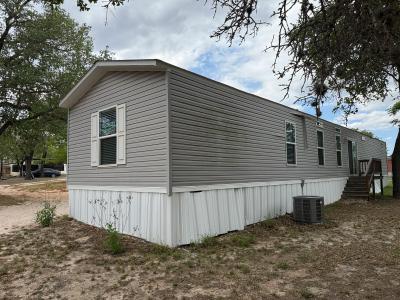 Mobile Home at 330 Woodcrest Somerset, TX 78069