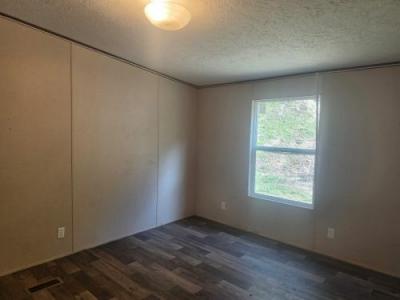 Photo 4 of 18 of home located at 115 S Peters Branch Rd Mozelle, KY 40858