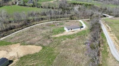 Photo 2 of 29 of home located at 2588 E Fork Rd Harrodsburg, KY 40330