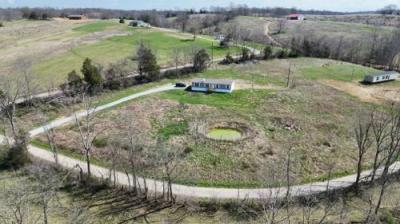 Photo 3 of 29 of home located at 2588 E Fork Rd Harrodsburg, KY 40330
