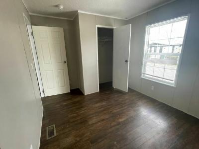 Photo 4 of 14 of home located at 47 Glarus Lane Lynwood, IL 60411