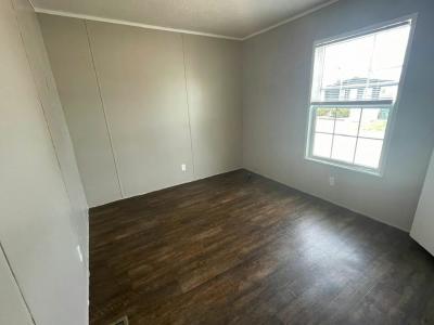 Photo 5 of 14 of home located at 47 Glarus Lane Lynwood, IL 60411