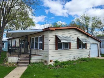 Photo 4 of 20 of home located at 1067 Bayside Road Elgin, IL 60123