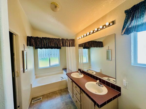 1999 9248 Golden West Home 7669 JG578F2 Mobile Home