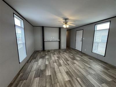 Photo 3 of 8 of home located at 195 Green Bur Oak Loop Lot 157 Liberty Hill, TX 78642