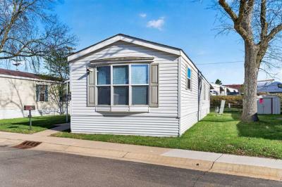 Photo 3 of 29 of home located at 900 Mooney Dr New Brighton, MN 55112