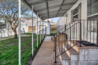 Photo 5 of 29 of home located at 900 Mooney Dr New Brighton, MN 55112