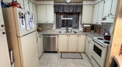 Photo 3 of 8 of home located at 320 Royal Palm Dr Palmetto, FL 34221