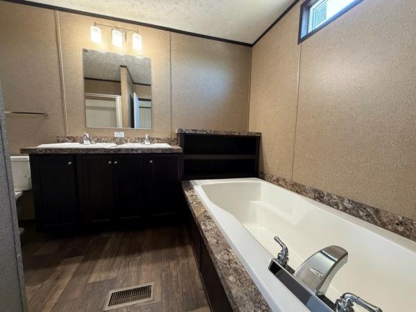 2018 CLAYTON  34F  Home