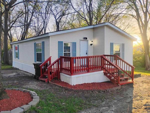 Photo 1 of 2 of home located at 1100 W Locust St #4 Canton, IL 61520