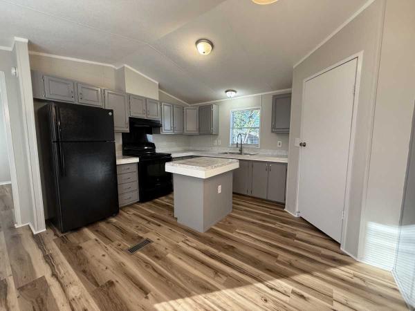 1999 Clayton Milan Mobile Home
