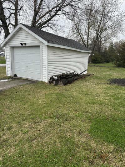 Photo 2 of 23 of home located at 208 W Pleasant St Cincinnati, IA 52549