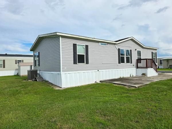 Photo 1 of 2 of home located at 900 Verde Street Mulberry, FL 33860