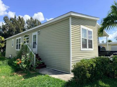 Photo 4 of 20 of home located at 5331 S.w. 34th Street Davie, FL 33314