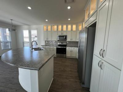 Photo 5 of 18 of home located at 3301 S Goldfield Road Lot 5017 Apache Junction, AZ 85119