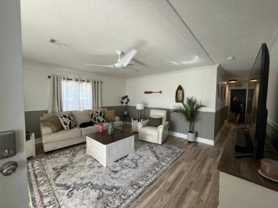 Photo 2 of 20 of home located at 105 Lakeview Drive Leesburg, FL 34788