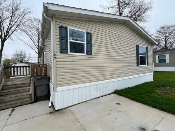 2020 FAIRMONT HOMES 430IN28483A  Home