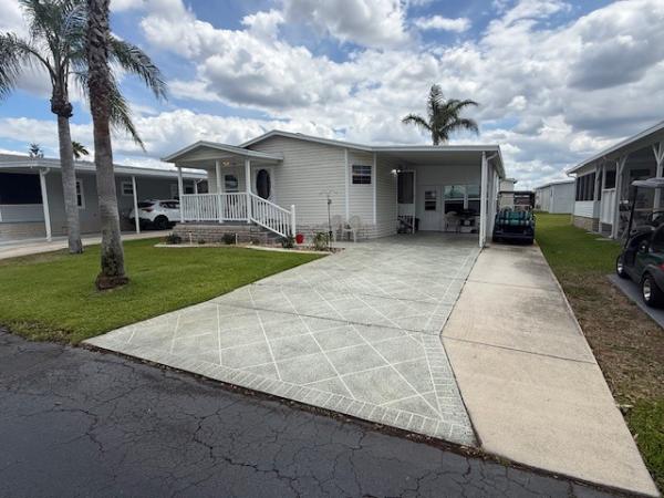 Photo 1 of 2 of home located at 603 Sunset Circle Frostproof, FL 33843