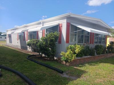 Photo 5 of 28 of home located at 390 Teakwood Dr. Ellenton, FL 34222