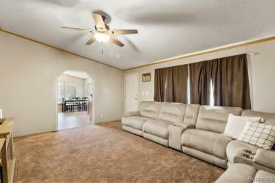 Photo 4 of 16 of home located at 372 Holly Glen Monroe, MI 48161