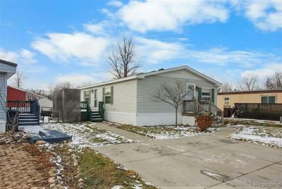 Photo 2 of 16 of home located at 5317 Bart Dr Casco, MI 48064