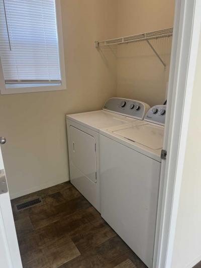 Photo 5 of 6 of home located at 184 Carriage Lane Sauk Village, IL 60411