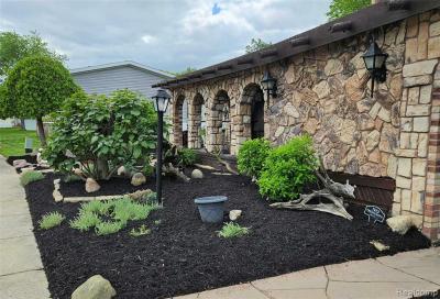 Photo 2 of 18 of home located at 46000 Geddes Rd. Canton, MI 48188