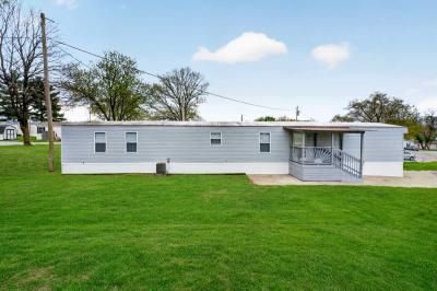 Photo 2 of 26 of home located at 182 Echo Lake E Dr Mooresville, IN 46158